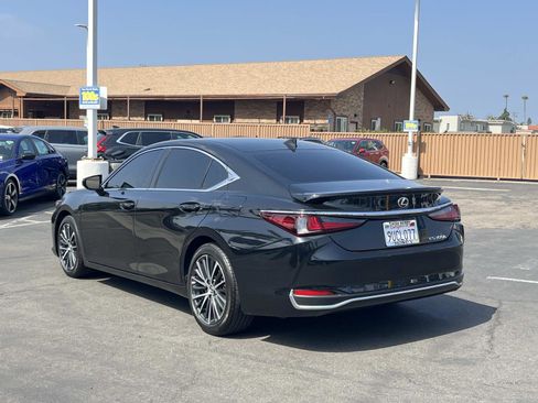 Used 2025 Lexus ES 300h w/ Premium Package FWD image 3