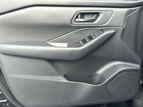 Certified 2025 Nissan Rogue S image 22