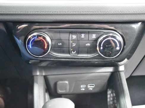 Used 2025 Chevrolet TrailBlazer LT FWD image 30