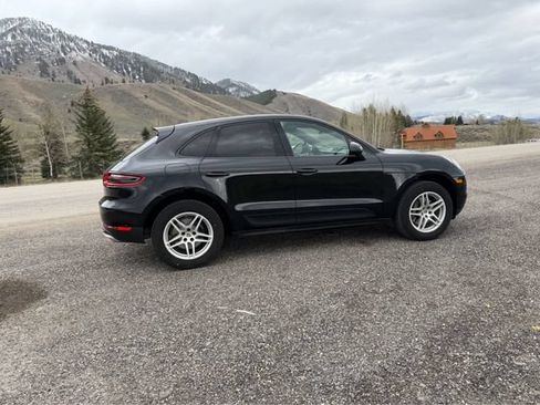 Used 2018 Porsche Macan AWD/4WD image 8