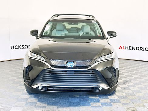 Used 2024 Toyota Venza XLE image 8