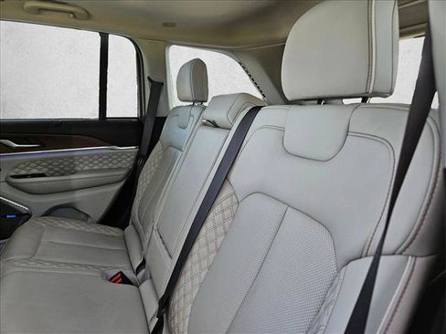 Used 2022 Jeep Grand Cherokee Summit w/ Advanced Protech Group IV AWD/4WD image 16