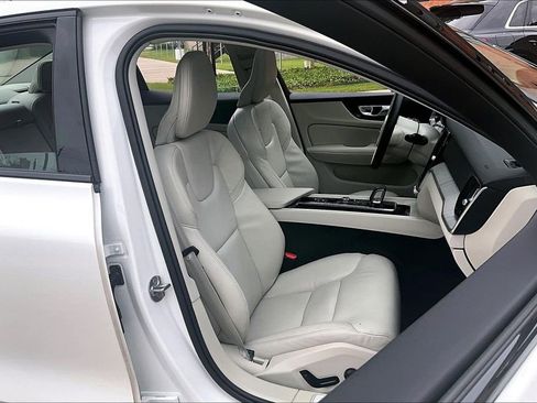 Used 2025 Volvo S60 B5 Plus AWD/4WD image 10