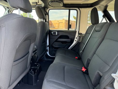 Used 2021 Jeep Wrangler Unlimited Sahara AWD/4WD image 13