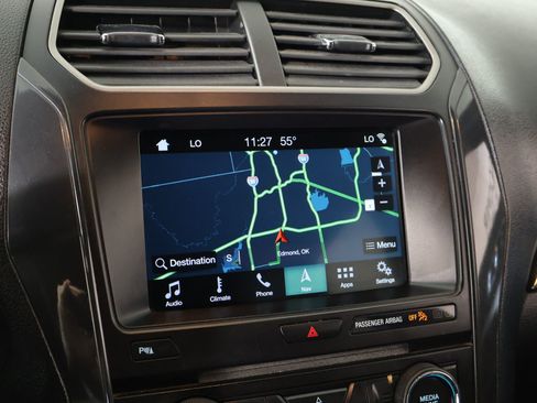 Used 2018 Ford Explorer XLT w/ Equipment Group 202A FWD image 7