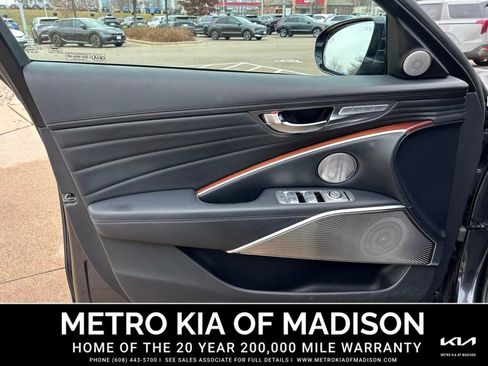 Used 2020 Kia K900 Luxury w/ VIP Package image 13