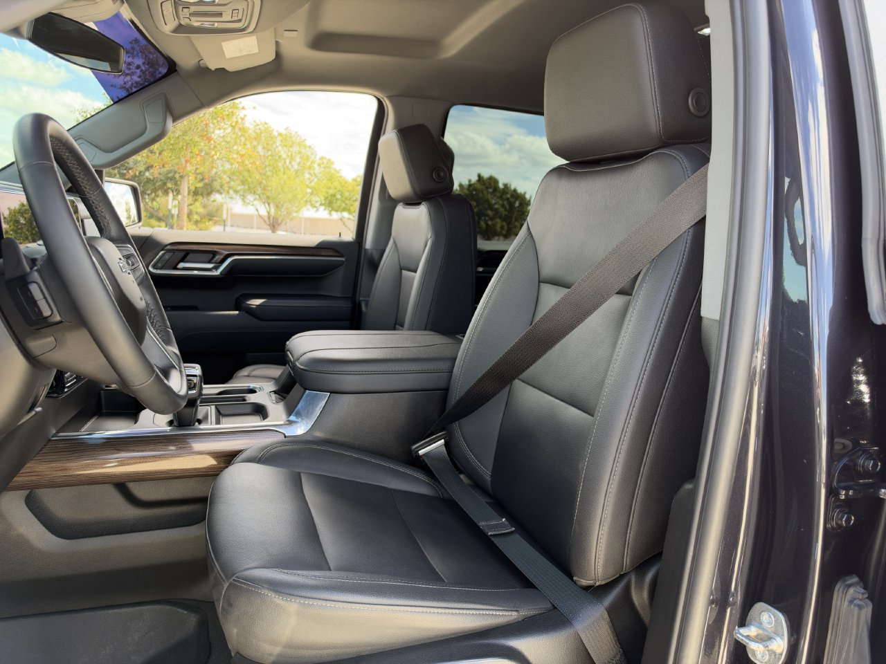 Used 2023 Chevrolet Silverado 1500 RST AWD/4WD image 25