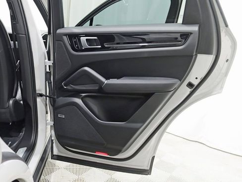 Used 2021 Porsche Cayenne S image 37