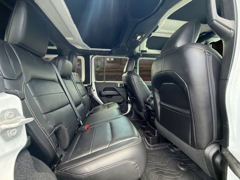 Used 2018 Jeep Wrangler Unlimited Sahara AWD/4WD image 18