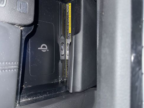 Used 2022 Toyota Avalon XSE image 27