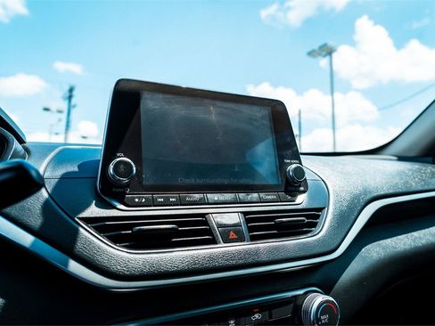 Used 2020 Nissan Altima 2.5 S FWD image 18