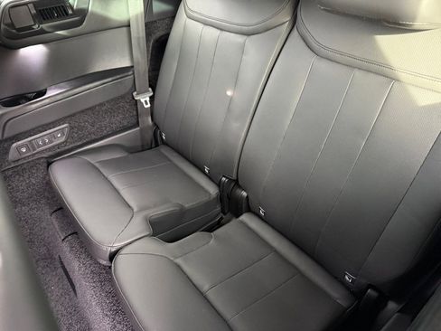 Used 2024 Land Rover Range Rover Long Wheelbase SE image 31