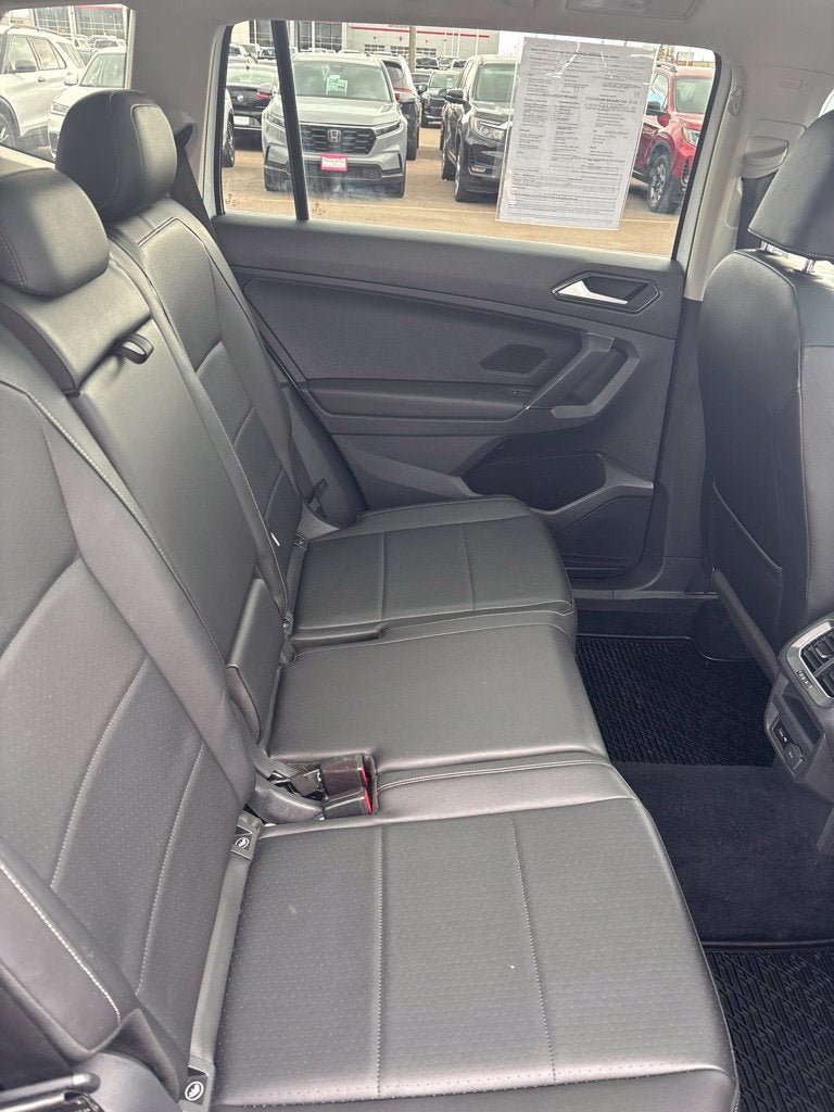Used 2018 Volkswagen Tiguan SEL AWD/4WD image 18