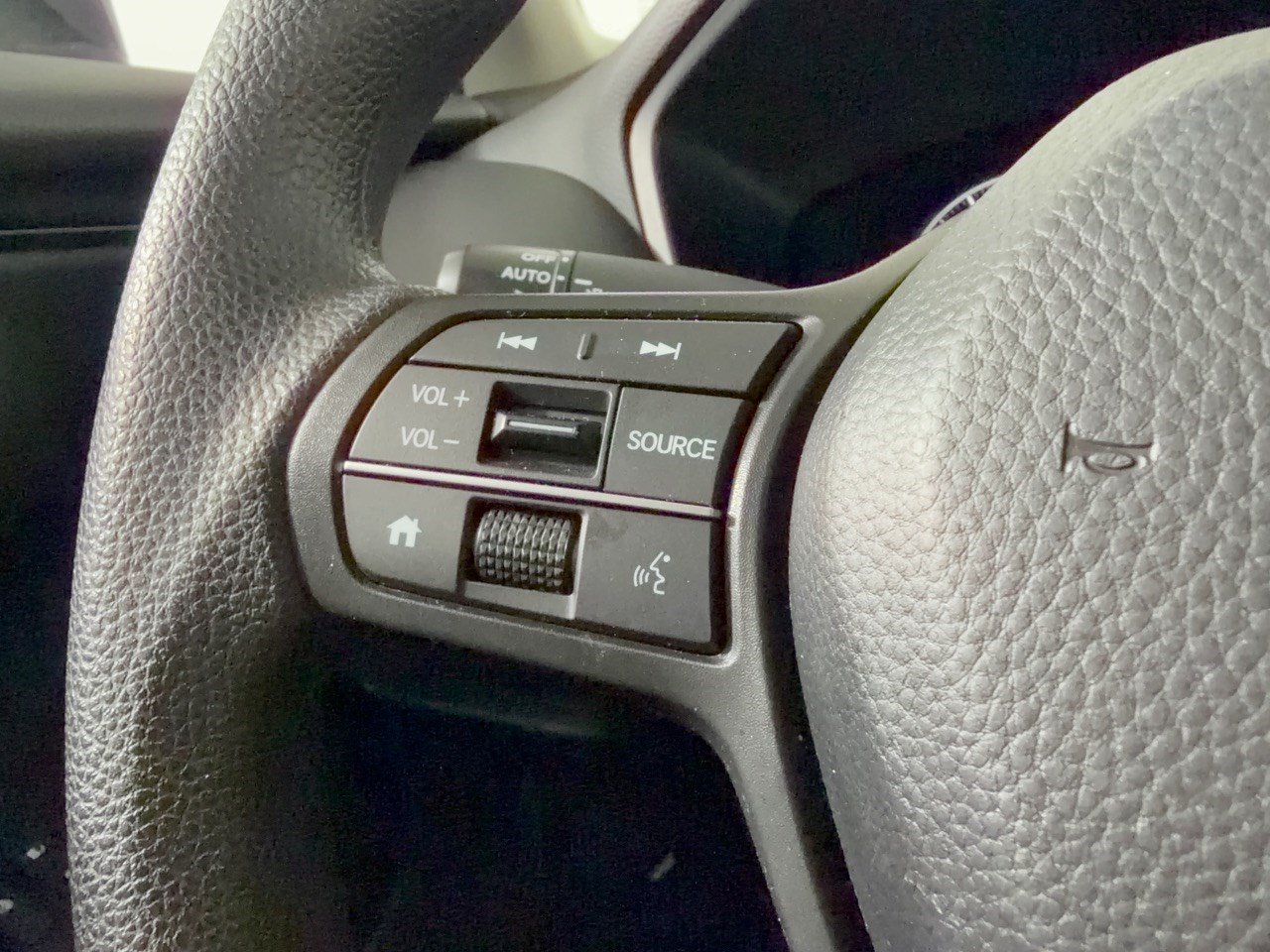 Used 2025 Honda HR-V LX image 18