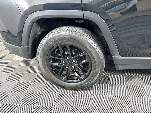 Certified 2023 Jeep Grand Cherokee Laredo AWD/4WD image 40