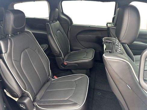 New 2026 Chrysler Pacifica Limited w/ Uconnect Theater Family Group image 22