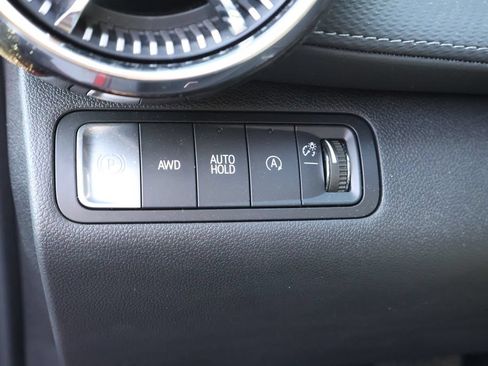 Used 2025 Chevrolet Equinox LT AWD/4WD image 13