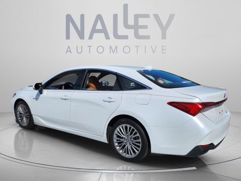 Used 2021 Toyota Avalon Limited w/ Advanced Safety Package FWD image 3