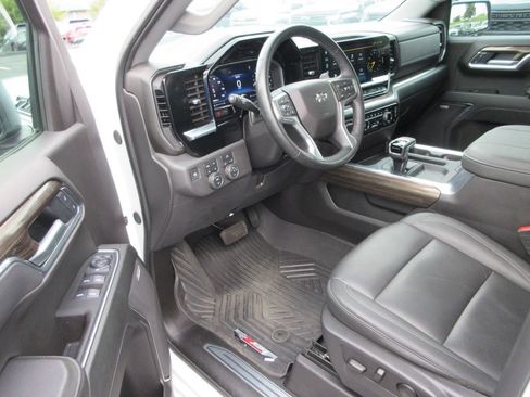 Certified 2025 Chevrolet Silverado 1500 LT Trail Boss w/ Convenience Package II AWD/4WD image 15
