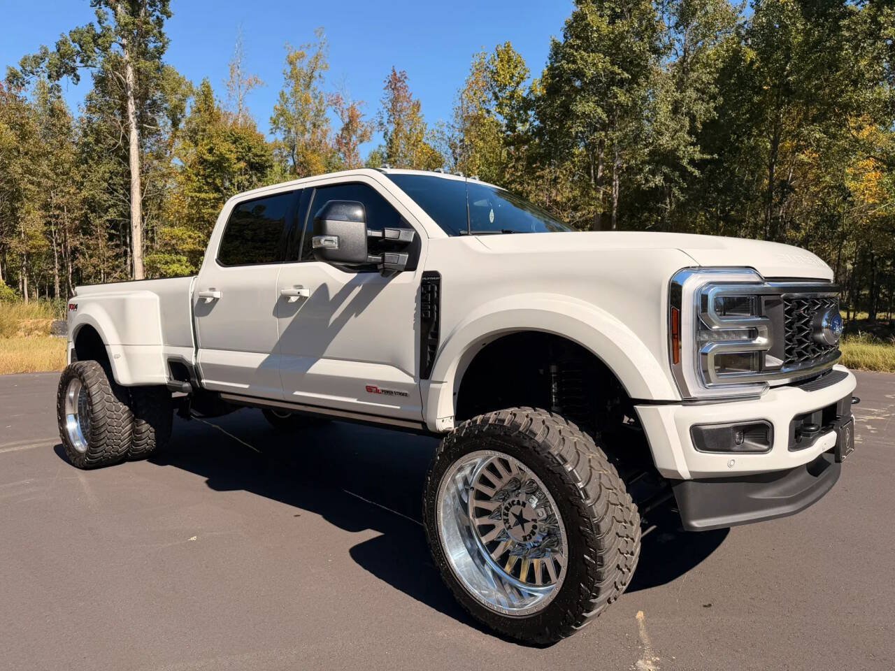 Used 2026 Ford F450 Platinum w/ FX4 Off-Road Package AWD/4WD image 1