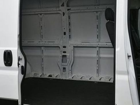 Used 2024 RAM ProMaster 2500 w/ Convenience Group FWD image 11