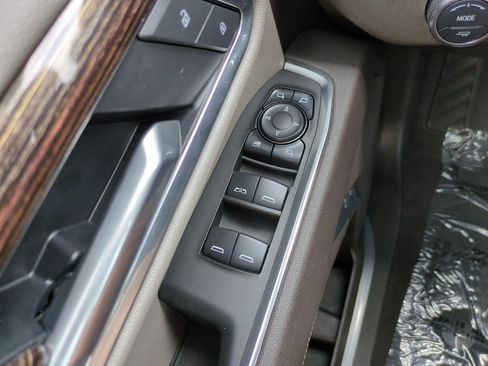 Used 2025 GMC Sierra 3500 SLE w/ SLE Value Package AWD/4WD image 19