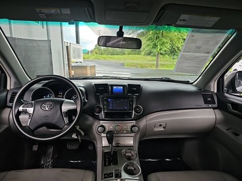 Used 2013 Toyota Highlander 4WD Hybrid image 20