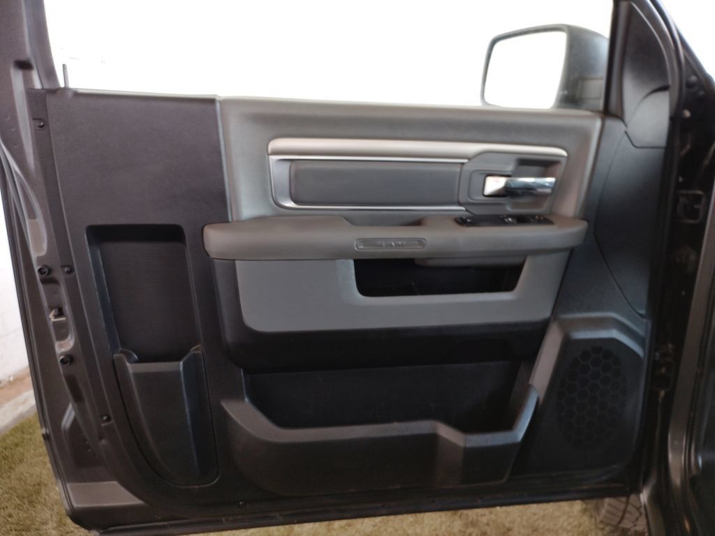 Used 2018 RAM 1500 Express AWD/4WD image 18