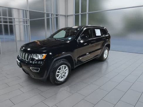 Used 2019 Jeep Grand Cherokee Laredo AWD/4WD image 4