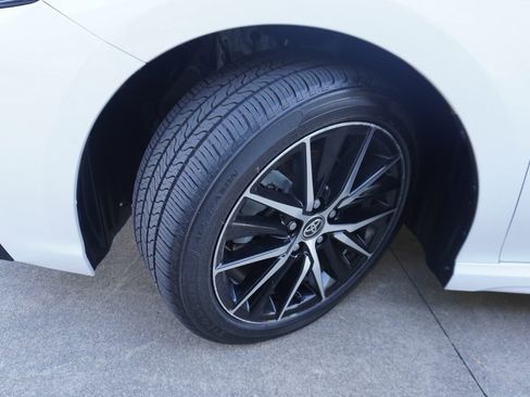 Used 2024 Toyota Camry SE image 29