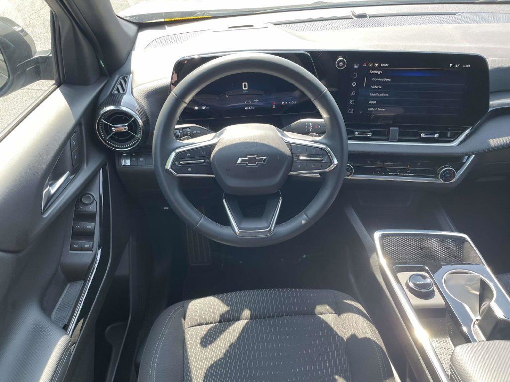 Used 2026 Chevrolet Equinox LT w/ Midnight Edition FWD image 18