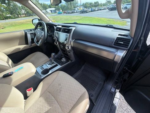 Used 2022 Toyota 4Runner SR5 AWD/4WD image 41