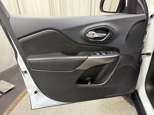 Used 2019 Jeep Cherokee Limited AWD/4WD image 18
