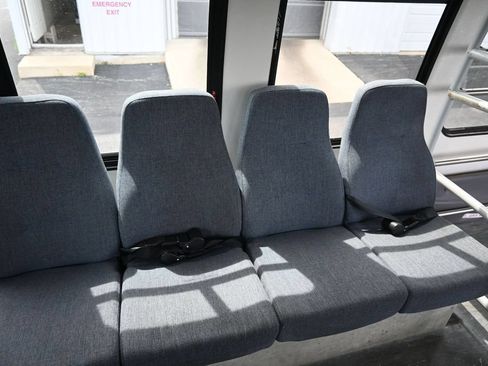 Used 2003 Ford E-450 and Econoline 450 RWD image 24