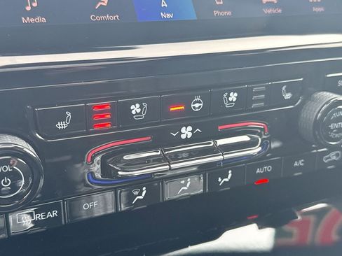 Used 2025 Jeep Grand Cherokee Summit image 38