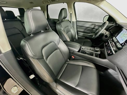 Used 2023 Nissan Pathfinder SL AWD/4WD image 35