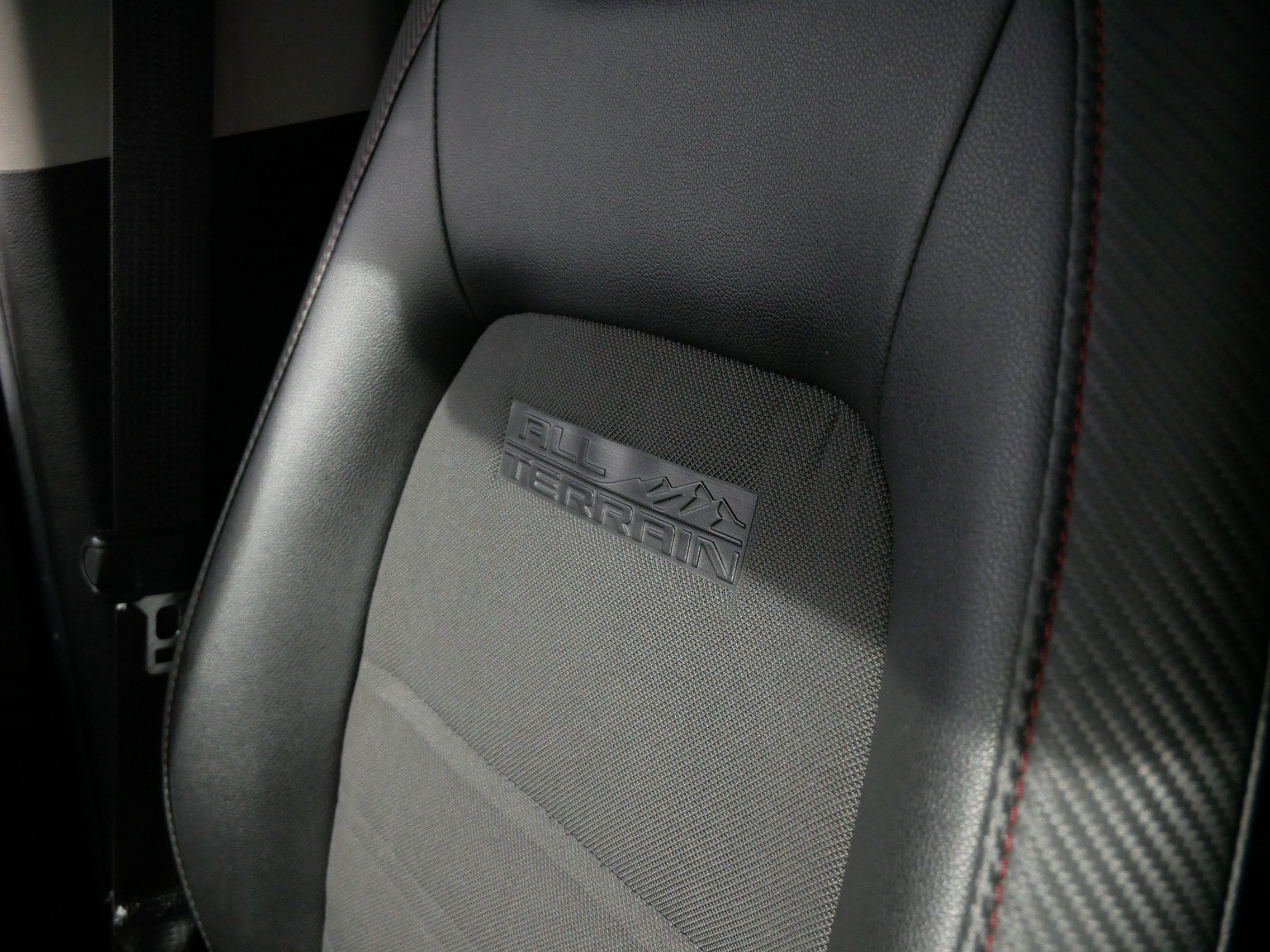Used 2015 GMC Canyon SLE w/ All-Terrain Package AWD/4WD image 30