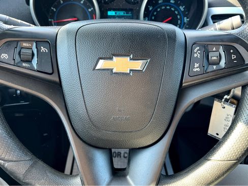 Used 2015 Chevrolet Cruze LT image 9