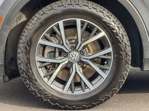 Used 2019 Volkswagen Tiguan SE w/ Panoramic Sunroof Package image 38