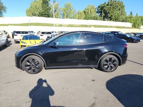 Used 2025 Tesla Model Y Long Range image 4