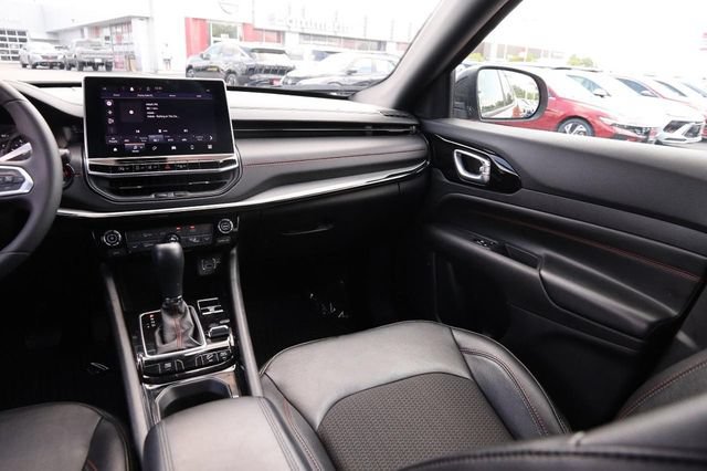 Used 2025 Jeep Compass Trailhawk AWD/4WD image 25