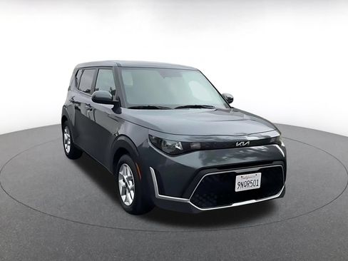 Used 2025 Kia Soul LX w/ LX Technology Package FWD image 3