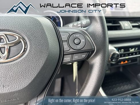 Used 2024 Toyota RAV4 LE AWD/4WD image 29