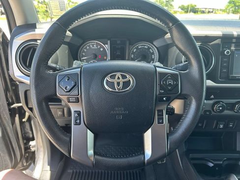 Used 2019 Toyota Tacoma SR5 AWD/4WD image 21