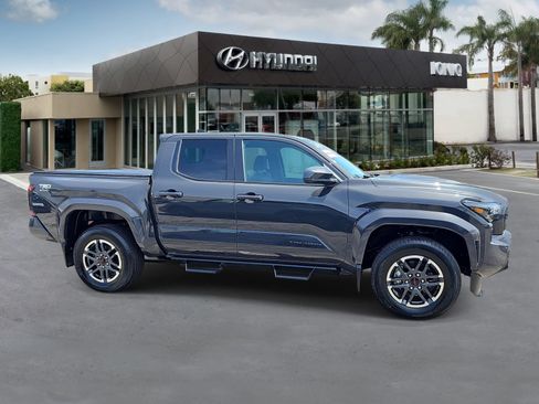 Used 2025 Toyota Tacoma TRD Sport AWD/4WD image 2