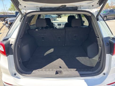 Used 2021 Chevrolet Equinox LT image 3
