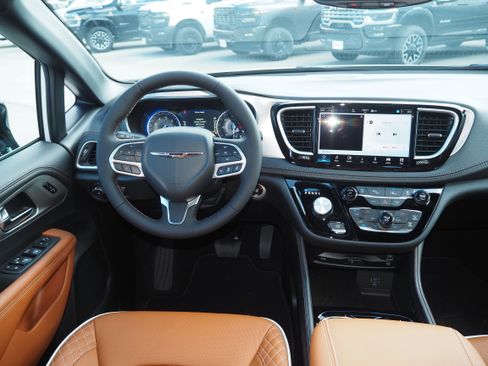 New 2026 Chrysler Pacifica Pinnacle image 19