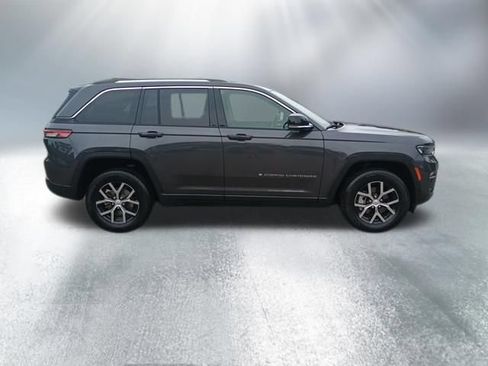 Used 2023 Jeep Grand Cherokee Limited AWD/4WD image 7