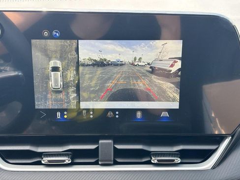 New 2026 Chevrolet Equinox LT w/ Convenience Package II FWD image 17