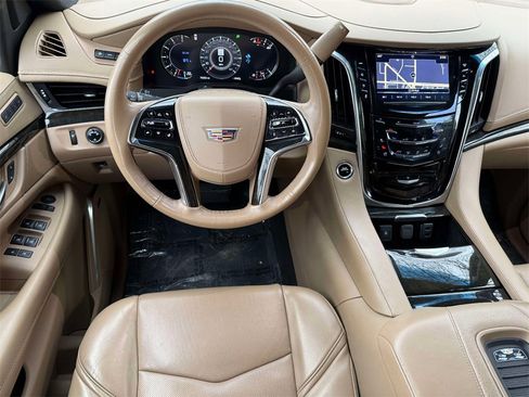 Used 2019 Cadillac Escalade ESV Platinum image 4